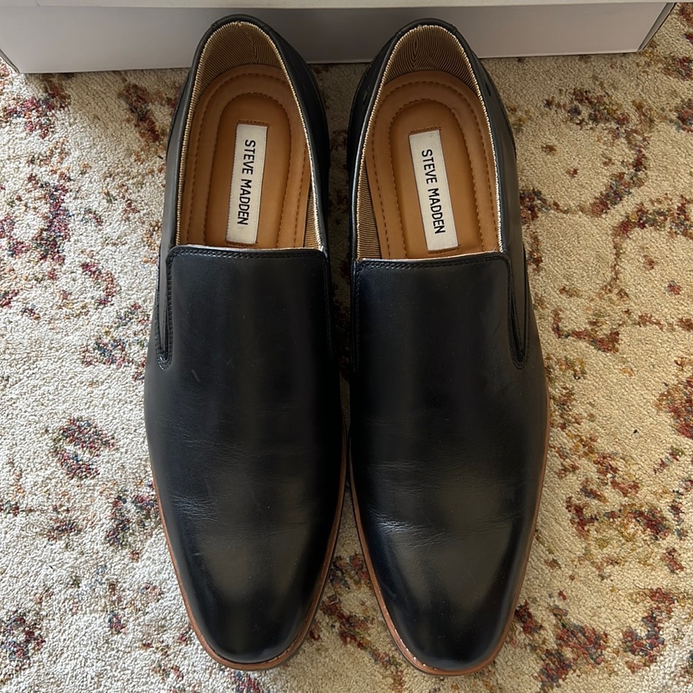 Steve Madden Rushed Black Leather Loafers